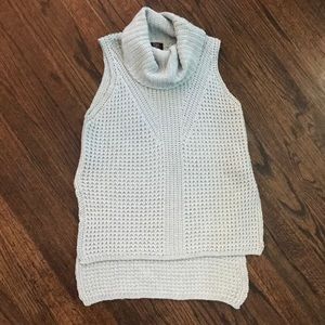 EUC, Size Medium, hi-low, sleeveless turtle neck